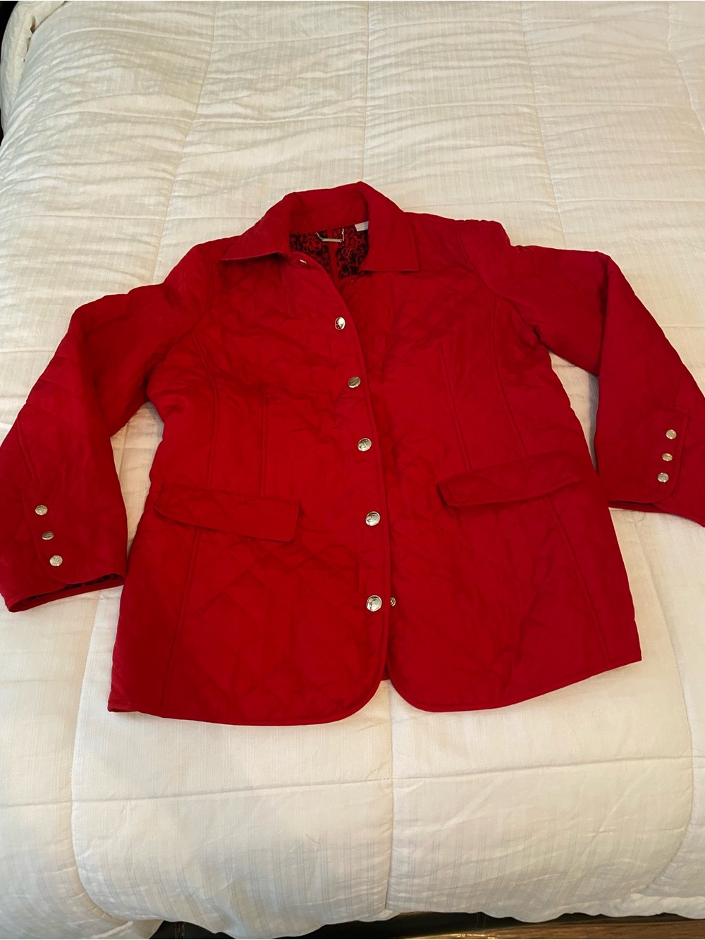 Chicos lightweight red quilted barn style jacket. Size 2/L